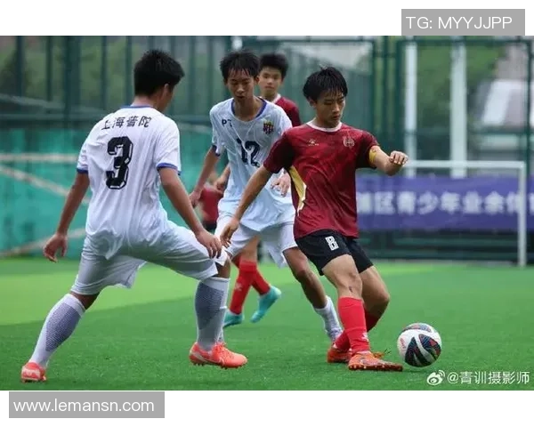 赛后分析:上海足球队与北京足球队在比赛中的速度对比与战术解析 赛后分析:上海足球队与北京足球队在比赛中的速度对比与战术解析