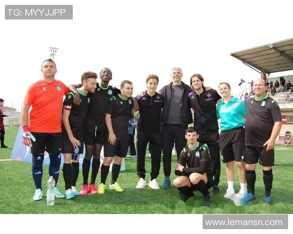 足球明星与娱乐明星同框瞬间引发热议谁才是最闪耀的明星 足球明星与娱乐明星同框瞬间引发热议谁才是最闪耀的明星