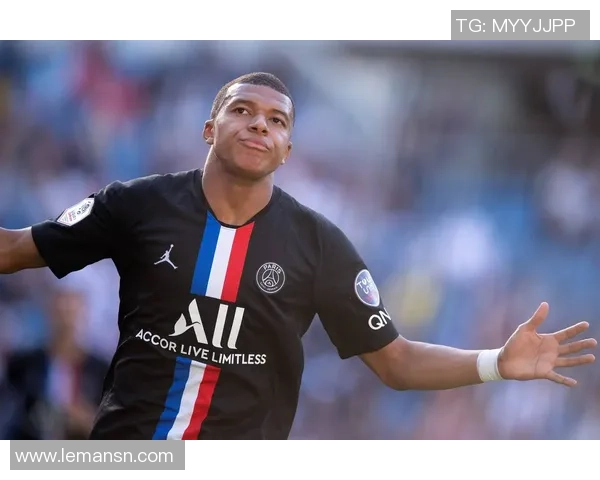 足球明星私下生活揭秘高清照片展现真实魅力与个性风采 足球明星私下生活揭秘高清照片展现真实魅力与个性风采